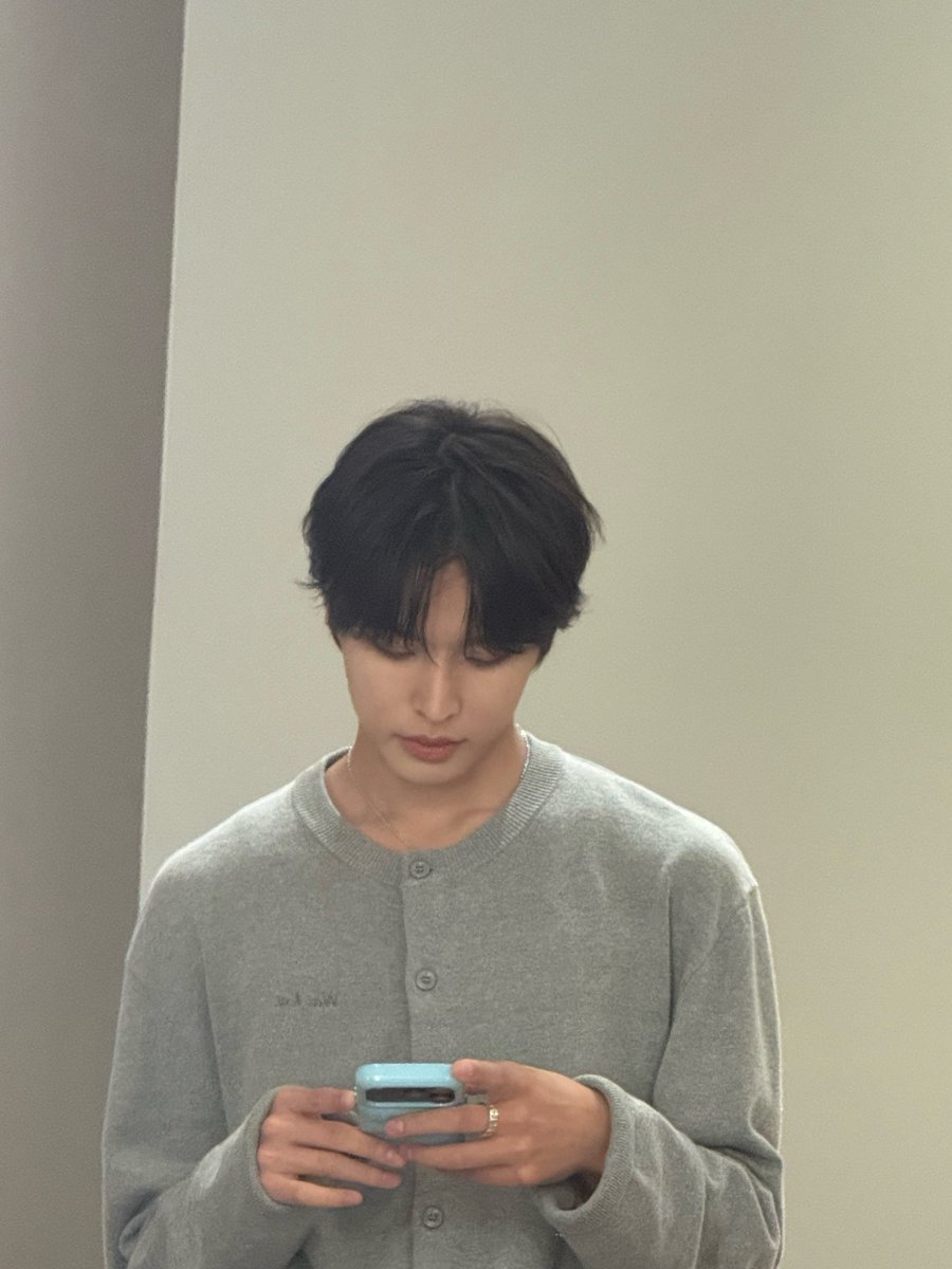 yutkulist's tweet photo. yushi loves taking pictures of riku because he thinks the prettiest boy ever ^_^ https://t.co/XaryVCNtz2