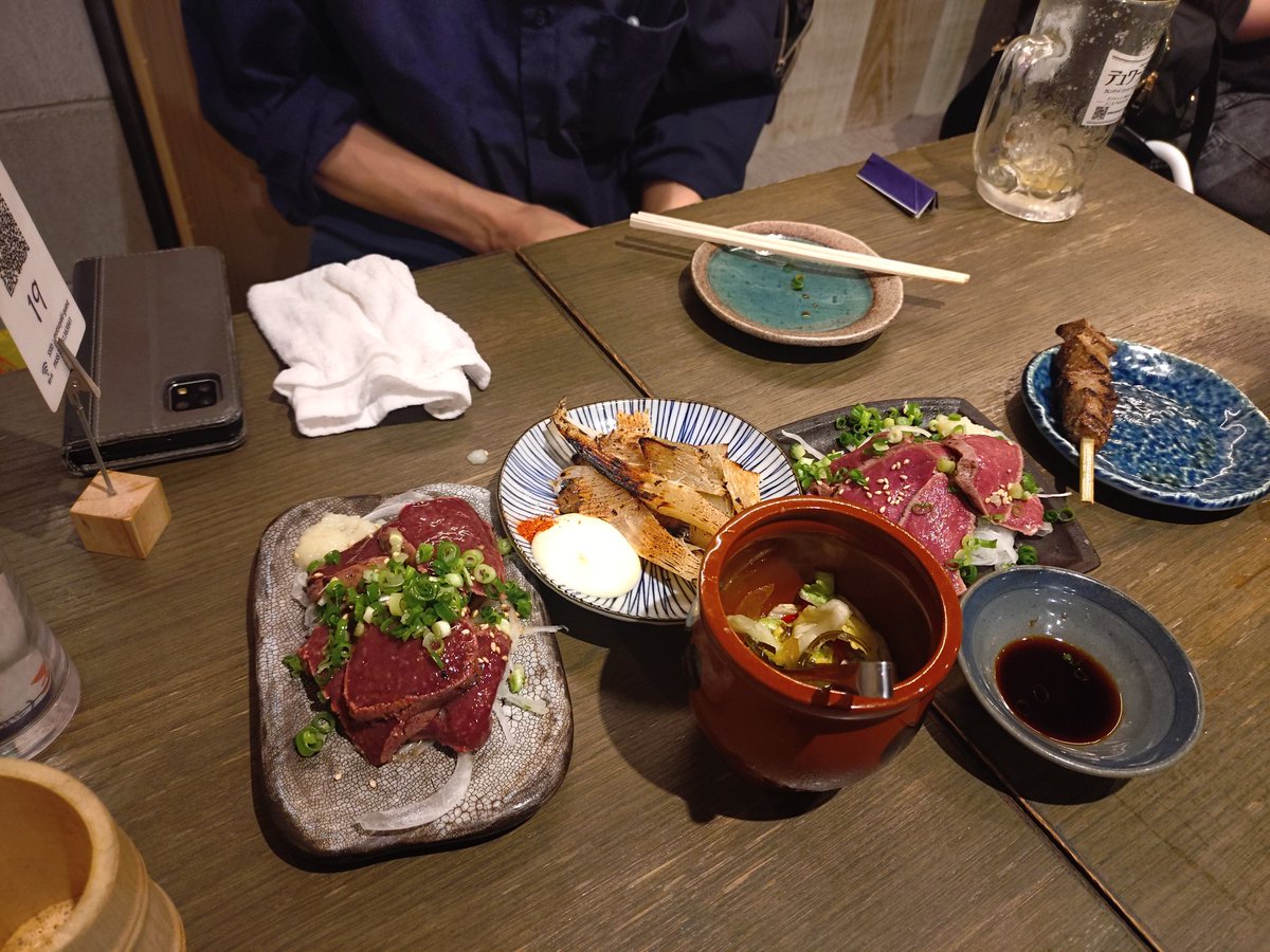 VDW_FF14's tweet photo. 大阪遠征寄り道～もつ焼き屋からのダーツバー～
固定のヒーラーおじ様達ご馳走様でした🙏
ダーツバーはビギナーズラックからの泥仕合🎯 https://t.co/RBSst8cujd