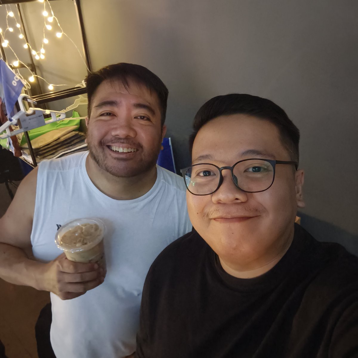 vandercraftph's tweet photo. Our buena mano! Thanks Kuya @Nerghty_Raio for getting your dose of caffeine pre-party! 💪🐻
#Vandercraft #BBB8 #BearsBeersBars #PridePH2206 #LoveLab4n https://t.co/qhbD6KPozQ