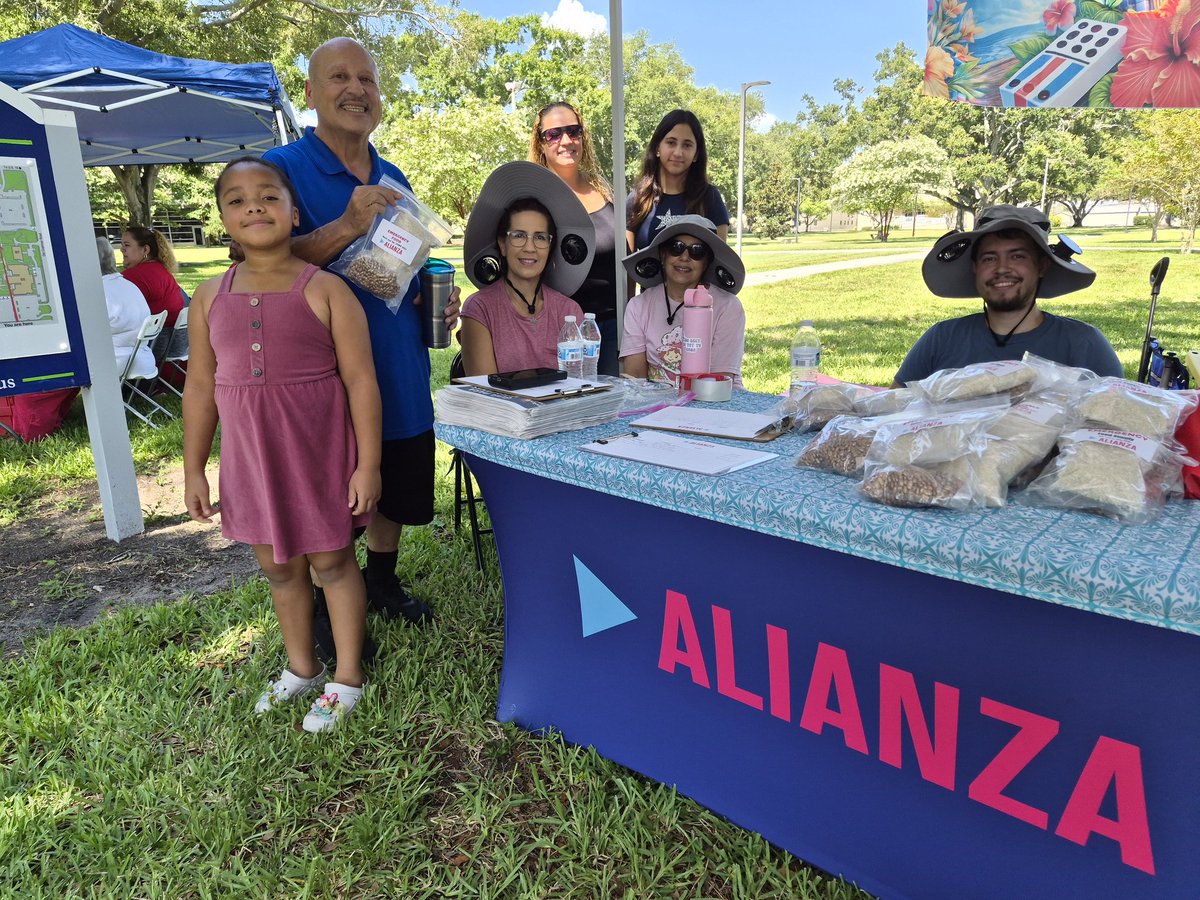 PinellasEM's tweet photo. Come on over to the Clearwater Library East at Drew St and Old Coachman Rd. Hurricane kits, snacks and info in Spanish and English, until 1pm. #GetReadyPinellas https://t.co/oCbySwl2nM