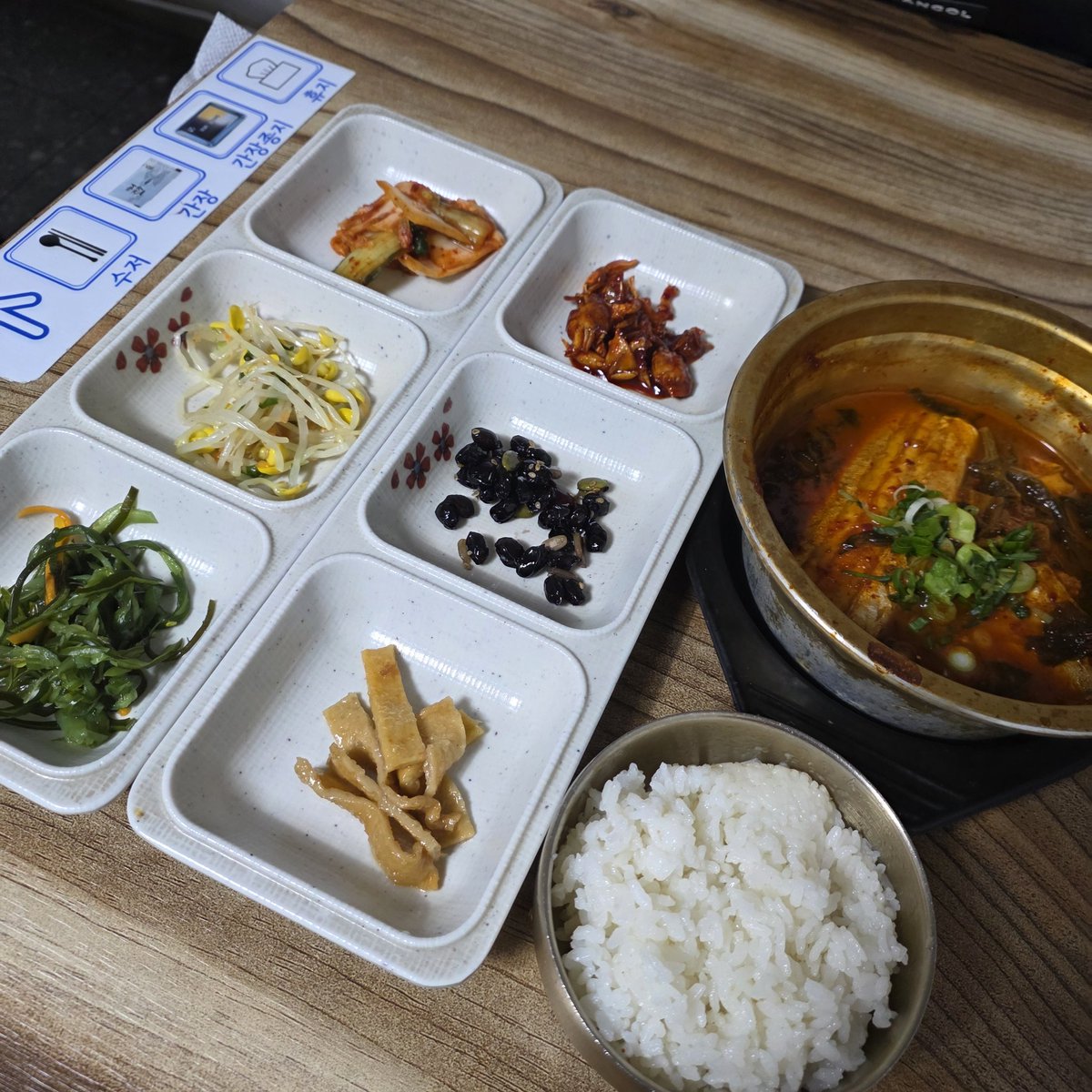 _qlslwwn's tweet photo. 어데 관광객인 척 공주 여행 쫌 해봣어요 ㅎㅅㅎ https://t.co/mosjSDbXTT