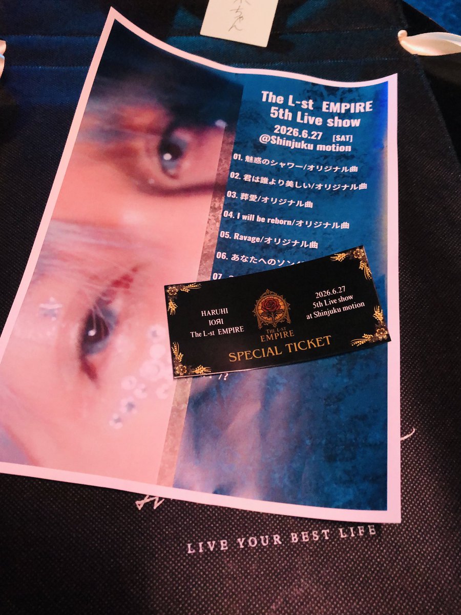 pomelofragante's tweet photo. L-st EMPIRE 5thライブ最高でした🎸🎤台風の心配もあったけど無事開催されて本当によかった😌あっという間の幸せな時間で、チェキもフォルダへのサインも宝物です🫶🏻現地でお話ししてくれた皆さんもありがとうございました！またお会いできますように✨ https://t.co/8xorbDXmDP