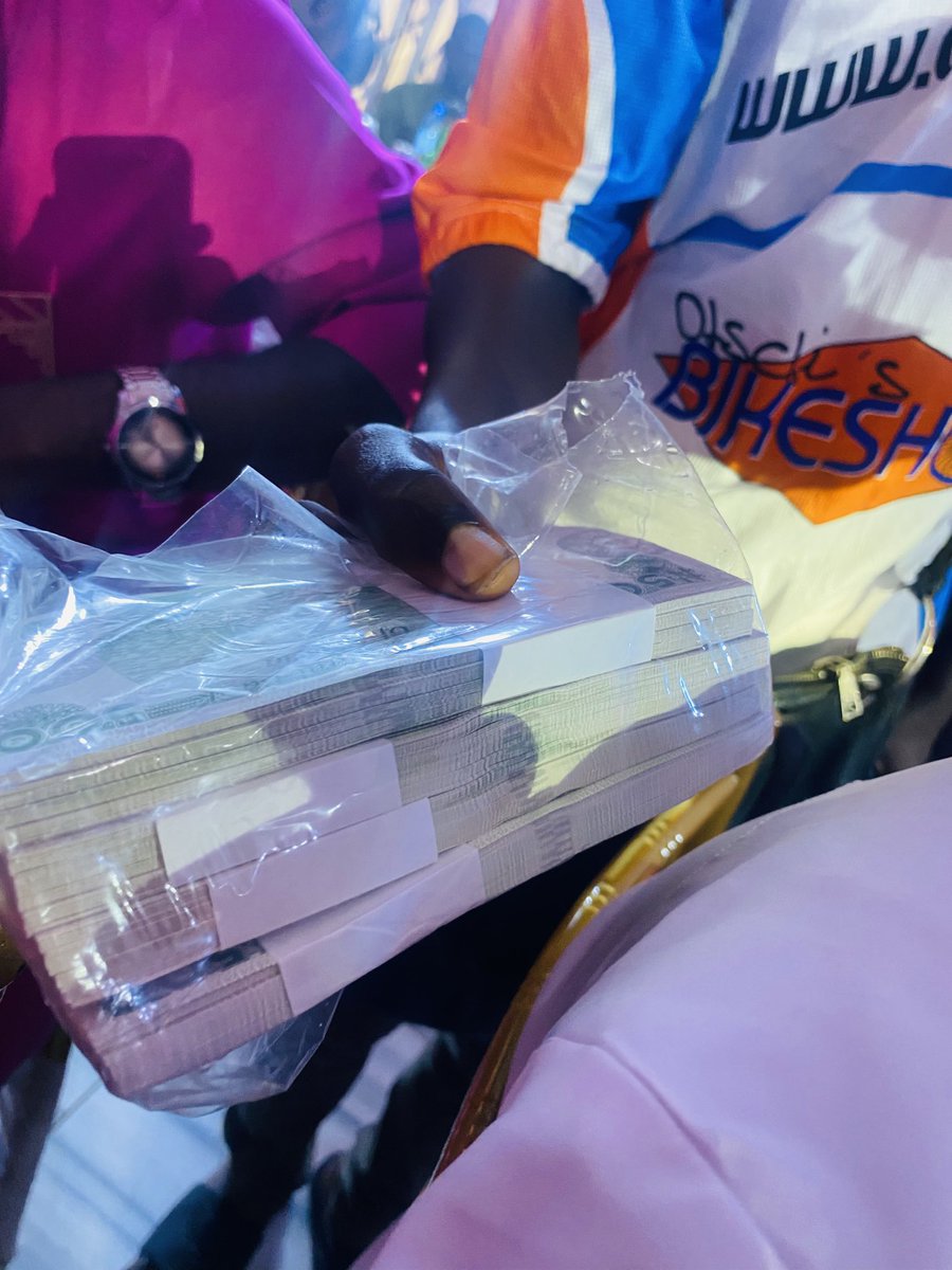 thisisshadrach's tweet photo. In Nigeria, money is a commodity and a currency. 
 Cos why will someone charge 50k for 200k mint? https://t.co/RnMFD8ZGOB