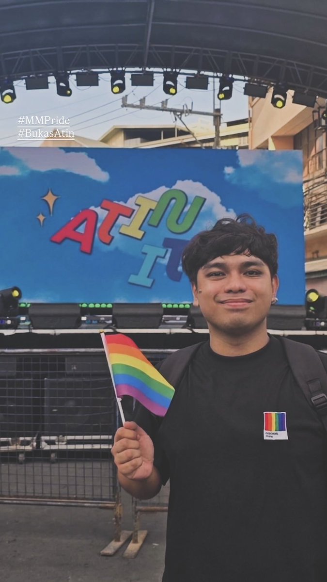 ohhliiiveeer's tweet photo. Happy Pride!
Makibeki! Wag mashokot!
Ang Pride! Ang Pride! Ang Pride ay protesta!
SOGIE bill, ipasa now na!
SOGIE education, push na, now na!
@mmprideorg #BukasAtin #MMPride https://t.co/xJx2hklt69