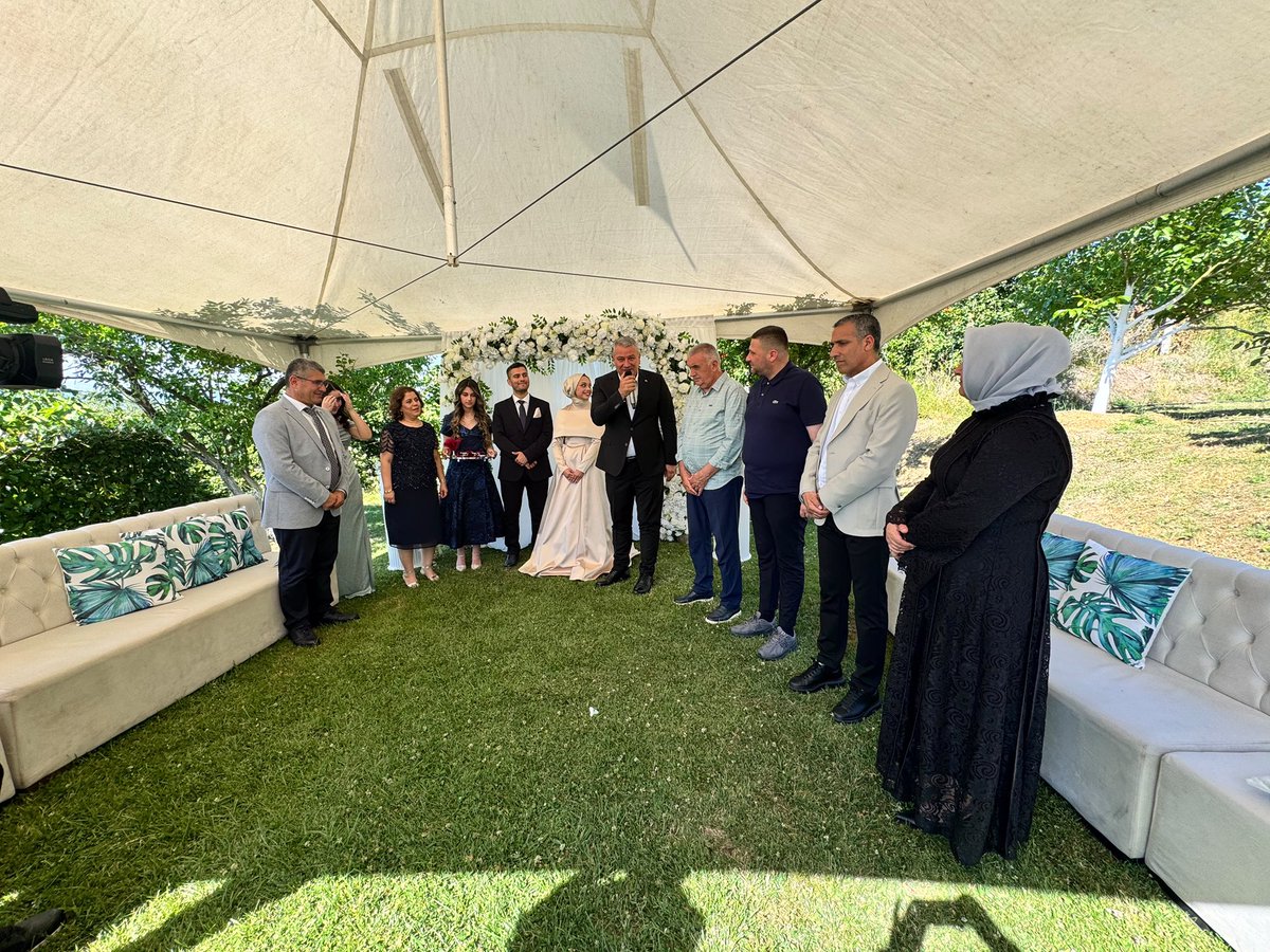 osmancelikSRD's tweet photo. Önceki dönem Büyükşehir Belediye Başkanımız Zeki Toçoğlu, Büyükşehir Belediye Başkan Vekilimiz Burak Erken ve davetlilerle beraber Gençlik ve Spor Bakanlığı Yatırım ve İşletmeler Genel Müdür Yardımcımız kıymetli hemşehrimiz Ayhan Kardan’ın evladı Akif ile Elif Berfin Güner çiftinin mutlu günlerine şahitlik ettik.

Ayrıca Köken ve Aktaş ailelerinin evlatları İlknur ve Cihat çiftinin nikâh akitlerini gerçekleştirerek, bu özel günlerinde mutluluklarına ortak olduk.

Çiftlerimize bir ömür boyu mutluluklar diliyorum.