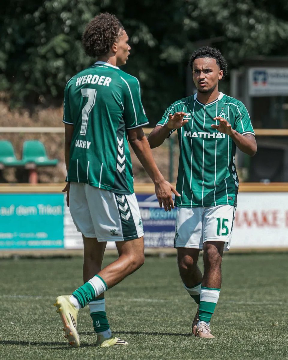 WerderUpdates's tweet photo. Standesgemäßer Auftakterfolg ✅
Die #WerderU23 besiegt den FC Worpswede im ersten Testspiel der Saison deutlich. #Stark und #Mbock erzielen dabei einen Hattrick 💪
Der Spielbericht und wie Trainer #Makiadi die Partie bewertet 👉 https://t.co/hkkzJ4IPof
#werder https://t.co/5jnlhqlwAr