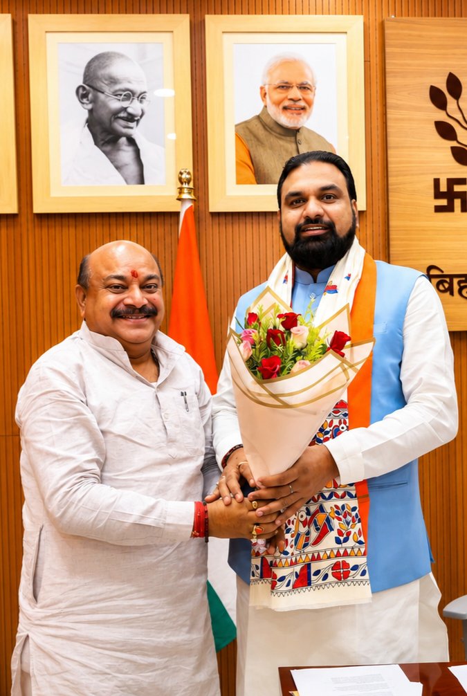 BjpArvindBihar's tweet photo. बिहार के यशस्वी माननीय मुख्यमंत्री श्री सम्राट चौधरी जी से मिलकर जन समस्याओं पर लोक भवन में गंभीर वार्ता हुई। https://t.co/qTvEwohPXi