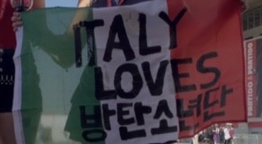 koizutan's tweet photo. JIMIN HA VISTO LA MIA BANDIERA https://t.co/x8rV0Iehaj