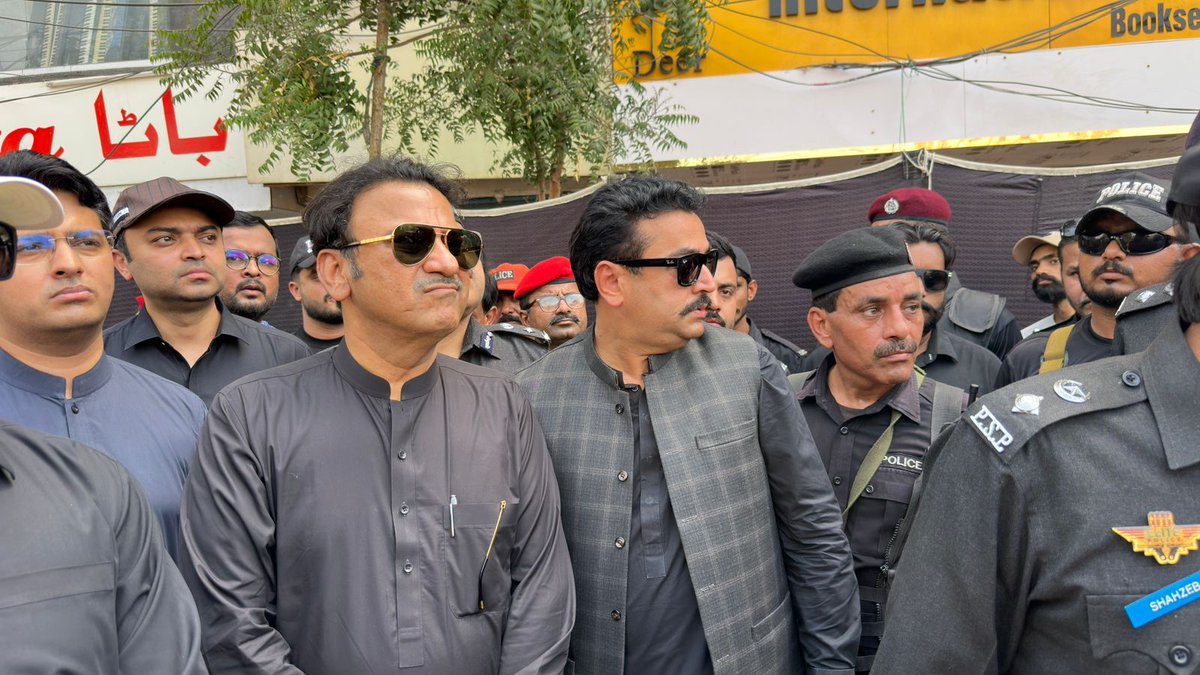 syednasirshah_0's tweet photo. Provincial Home Minister #Zia_ul_Hassan_Lanjar and Hyderabad Mayor @KashifShoroPPP , along with senior officials, reviewed security, sanitation and other arrangements for the city's central Youm-e-Ashura procession, organized by Anjuman-e-Haideri. Lakhs of mourners participated, https://t.co/VsImTBFRt8