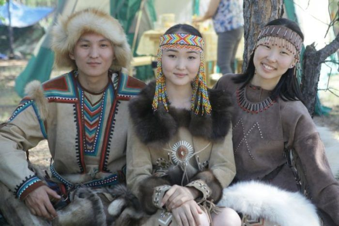 ED008s's tweet photo. @yexanaaa you idiot they are asians, it is not "black" collor, it is fat or tan. Google "Mongoloid" idiot. https://t.co/uTc2RbUCDk