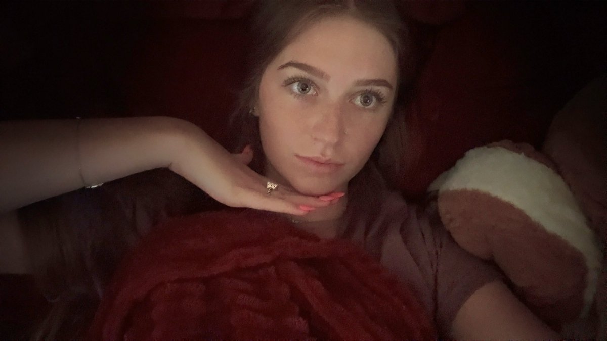 marysbitchboys's tweet photo. Woke up hot asf and ready to shop. Remember to buy your goddess birthday presents! 🎁 https://t.co/q0DnPRXeRO