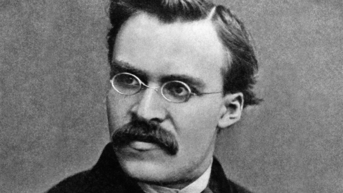 sivriikalemler's tweet photo. Ne kadar yükseğe uçar, o kadar küçük görünürüz uçamayanlara.

Friedrich Nietzsche https://t.co/P41vLH7oUD