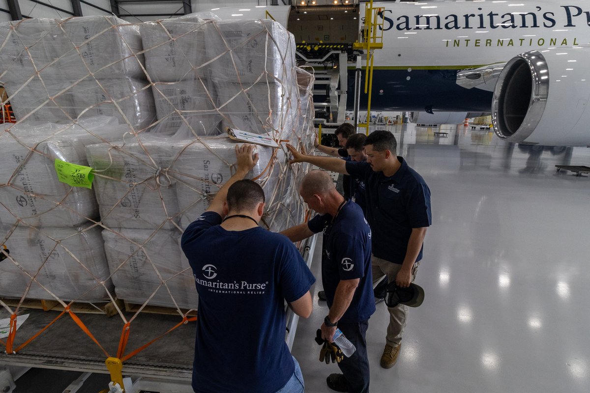 SamaritansPurse's tweet photo. Samaritan's Purse disaster response specialists are already on the ground in earthquake shattered Venezuela and our 767 cargo plane is on the way with an Emergency Field Hospital, shelter material, solar lights, and other critical relief supplies.

Please pray for those grieving lost loved ones, for ongoing search and rescue efforts, and for the injured. 

Support relief efforts at: https://t.co/omGSYSTMxF