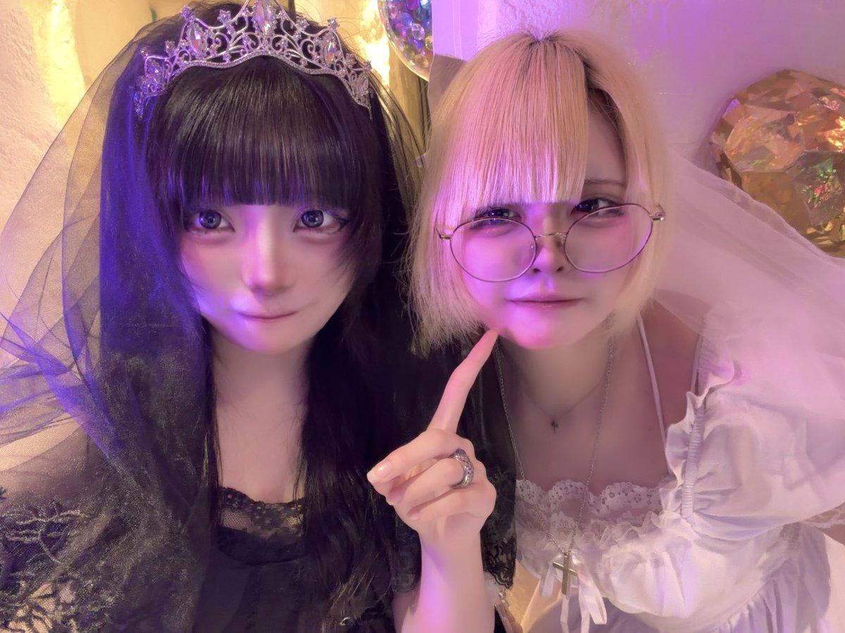 MP_esu's tweet photo. おきゅおわです(=・ω・）ﾉ♥

ご帰宅､配信ありがとうございました＼(=ω=.)／
黒い花嫁大好評❗️本日はなんだか顔面も絶好調で⟡ネ申⟡⁠でした(・ω<)♩結婚♡セットや沢山チェキお迎えして下さり大感謝です(*♥д♥*)！
久しぶりにモンパニメンバーとおきゅかぶして
テンションブチ上がってしまた🫪🎶 https://t.co/snETb431SC