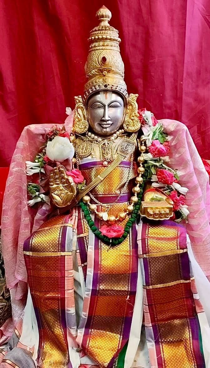 FCAACMA1976's tweet photo. Thoopul Kulamani
Sri Vedanta Desikan

ஸ்ரீ தூப்புல் வேதாந்த தேசிகனே இன்னுமொரு நூற்றாண்டிரும். https://t.co/2LQmVzYT7R