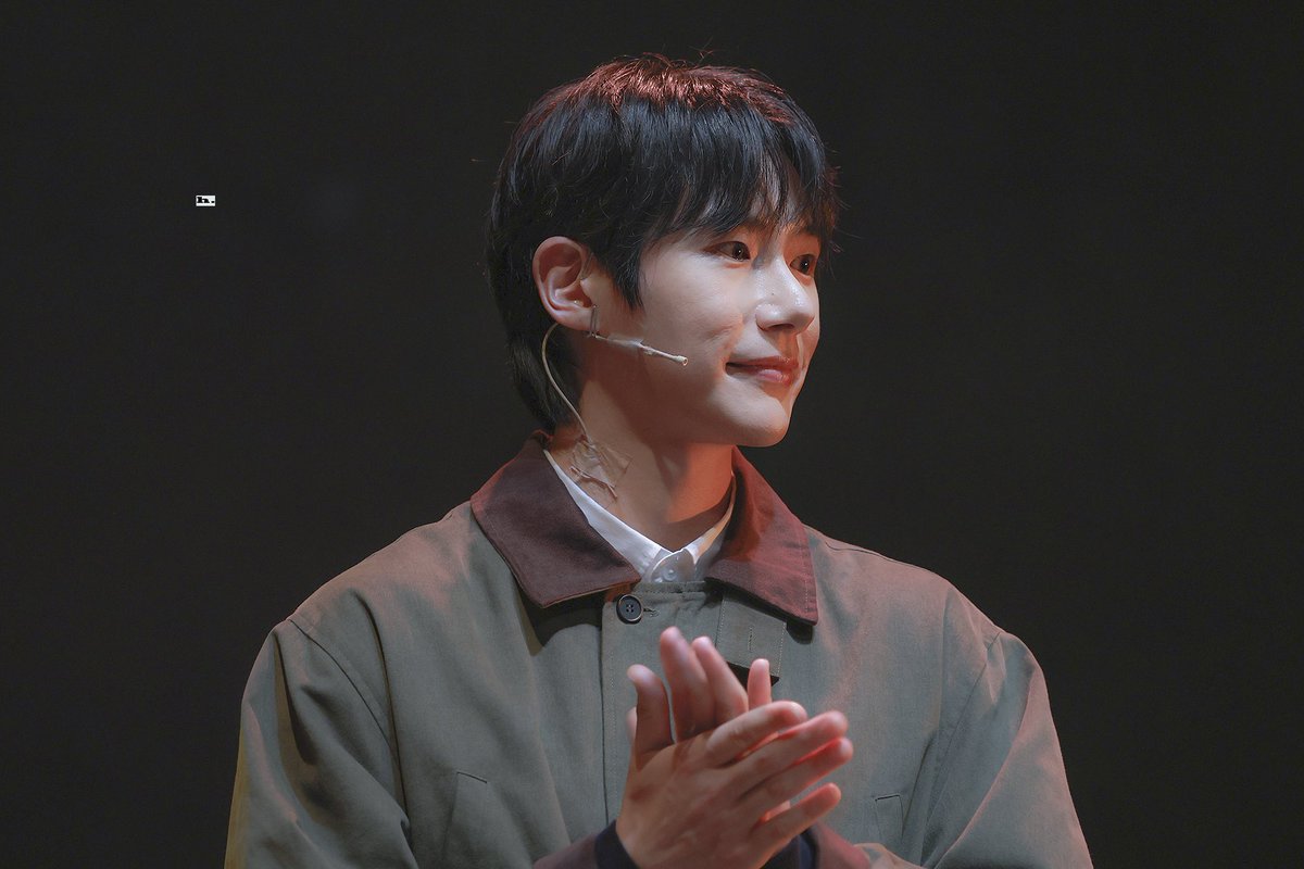 holy_morning_'s tweet photo. 260624 눈이부시게 커튼콜
준하 #신정유

#음악극 #눈이부시게 #커튼콜공유 https://t.co/991LX98OXR