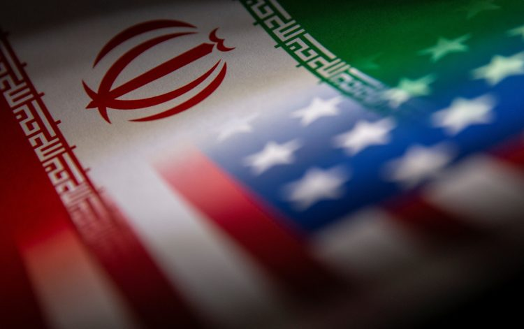 DuniaDaily's tweet photo. ایران در پاسخ به حملات امریکا بر مواضع مرتبط با ایالات متحده حمله کرد
ایران می‌گوید که در واکنش به حملات اخیر امریکا، مواضعی مرتبط با ایالات متحده را هدف قرار داده است.
https://t.co/ytEKF7eWqj https://t.co/gEmlxYt6Y2