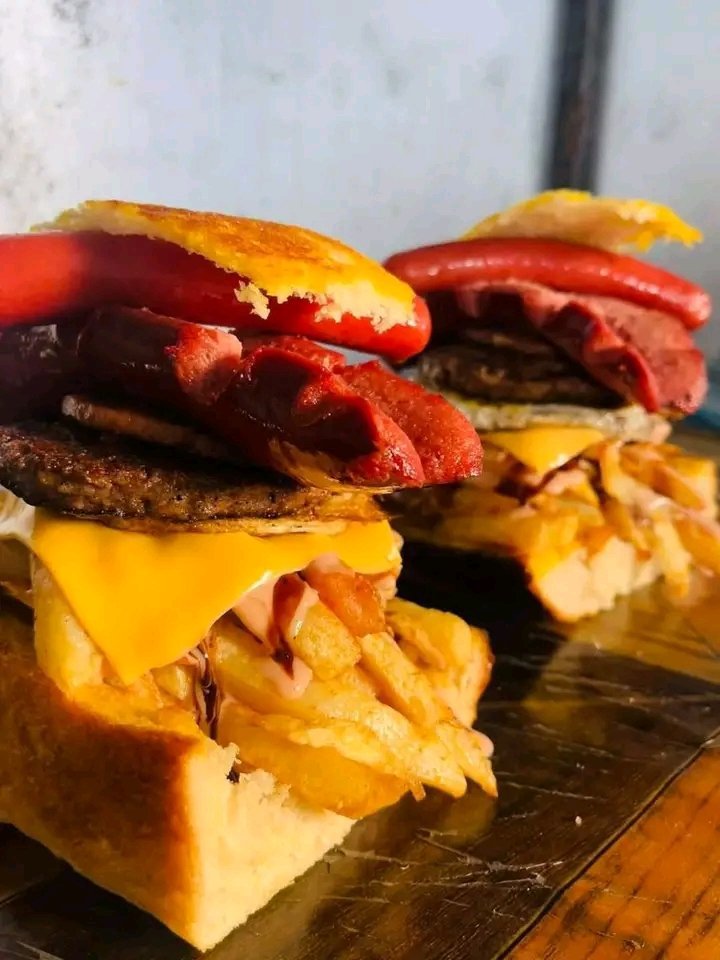 Trevor_sidogi's tweet photo. Meet Zinhle Magudulela a young woman who opened her own kota business. Zinhle is a self-taught chef from Katlehong township 🇿���♥️👌🏽 https://t.co/BxBcP2oNLT