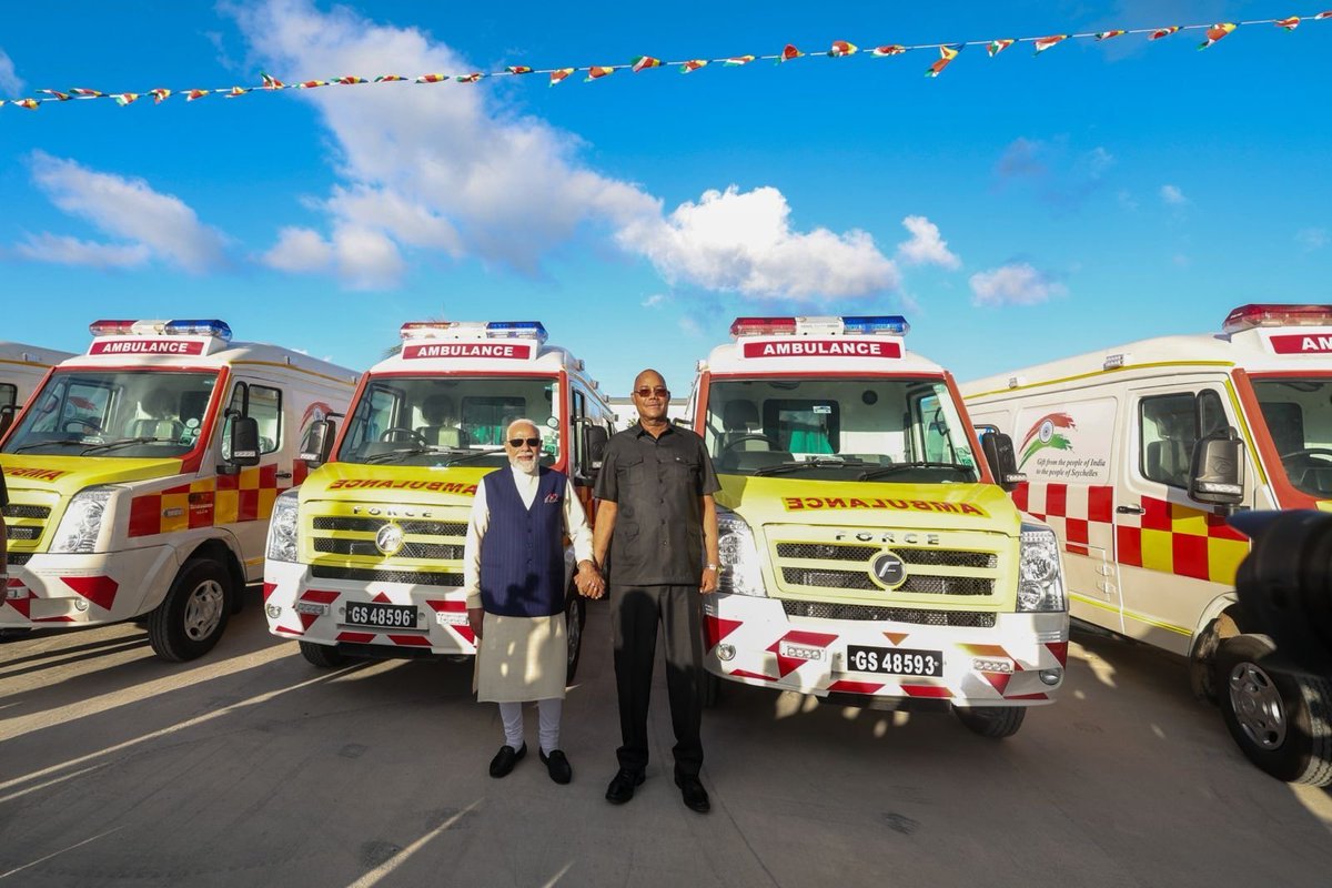 timesofindia's tweet photo. #InPics | Prime Minister Narendra Modi and Seychelles President Dr. Patrick Herminie participated in the handing-over ceremony of the Fast Patrol Vessel Lespwar, along with ambulances and utility vehicles, at the Seychelles Coast Guard Base.

Read the full story on the TOI App 👉https://t.co/ogFaRsUKyn

#PMModi #NarendraModi #Seychelles #IndiaSeychelles #DefenceCooperation
