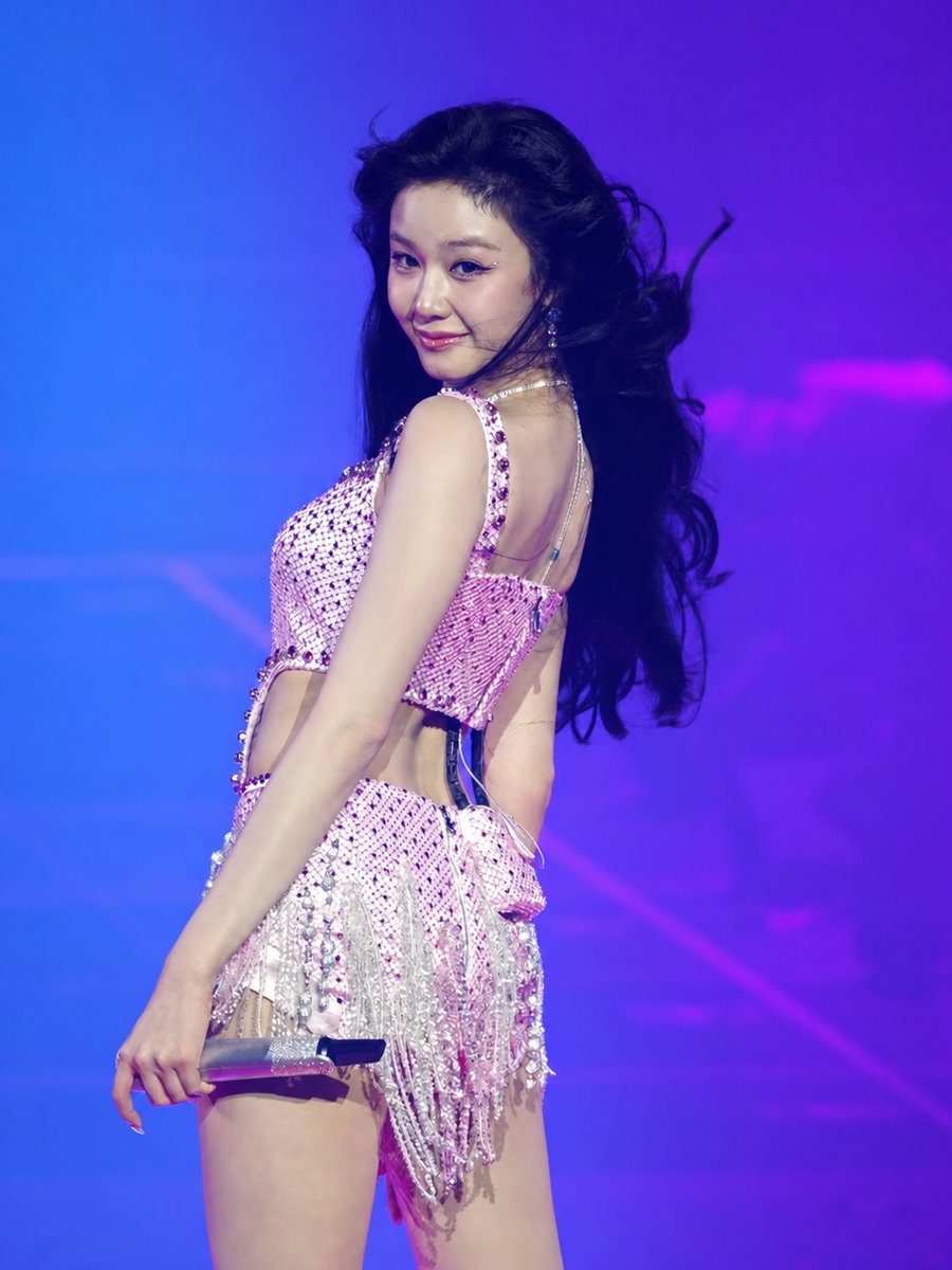 paaptai_dd's tweet photo. คนสวย #Pharita  กับ SOLO เดี่ยว  'Super Bass'  ชุดก็สวย คนก็สวย นางฟ้ามากๆ  @ #BABYMONSTER WORLD TOUR 춤 (CHOOM) IN SEOUL DAY 2 https://t.co/ejOieYKJu1
