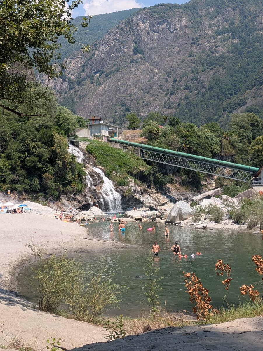 huscitus's tweet photo. Gotta escape the heat! Lots of shade as well as lakes and rivers do help. https://t.co/YOI3hAboDO