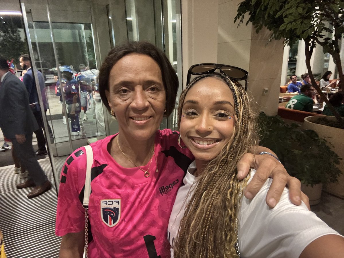 Brigiteee's tweet photo. So proud of my country, Cabo Verde. We reached the knockout stage on our tournament debut!! 🇨🇻 

Obrigada Vozinha 🫶🏾 https://t.co/SOdBhTGkcf