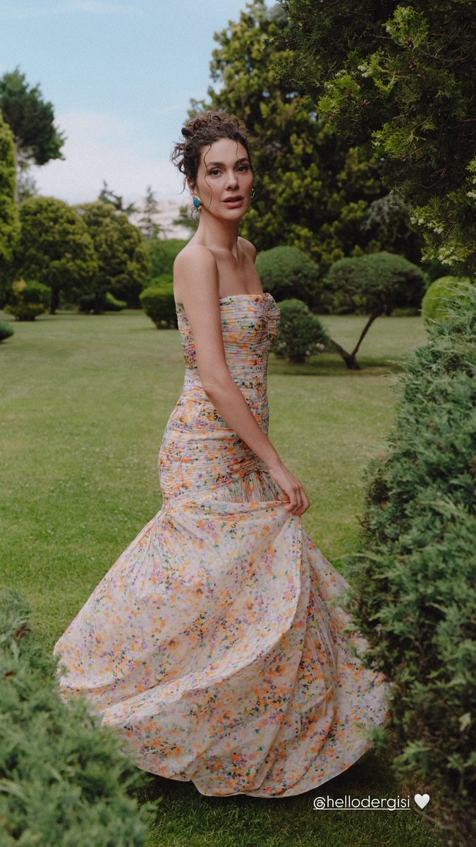 Serap_m's tweet photo. HELLO! Türkiye olarak 22. yaşımızı kutladığımız bu özel sayıda kapağımızda, kendi hikayesini cesaretle yeniden yazan Bergüzar Korel var. 🌸💚
#BergüzarKorel #HelloDergisi #güzellik #tatlılık #asalet https://t.co/W0dnADi1Zx