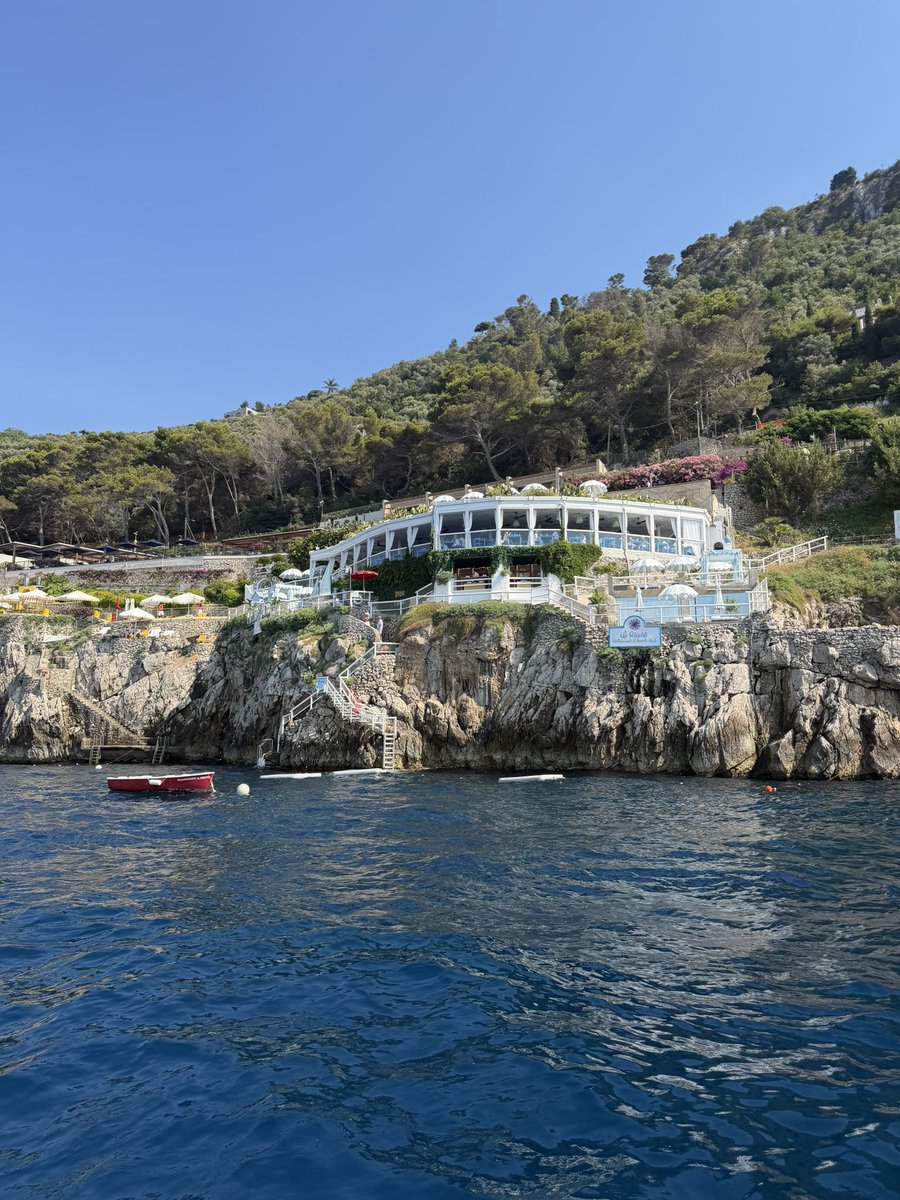 tshawe__'s tweet photo. Island hopping off the Amalfi Coast 🇮🇹 https://t.co/F65BVm8wYP
