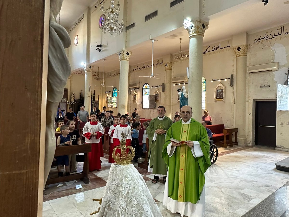 PGabRomanelli's tweet photo. «En cada Santa Misa, María está espiritualmente al pie de la cruz, unida al sacrificio de su Hijo»
📖San Pío de Pietrelcina

En la Misa del Oratorio de niños y jóvenes en Gaza, también ponemos nuestra mirada en María. Ella acompaña a sus hijos, fortalece su esperanza y los conduce siempre hacia Jesús, presente en la Eucaristía.