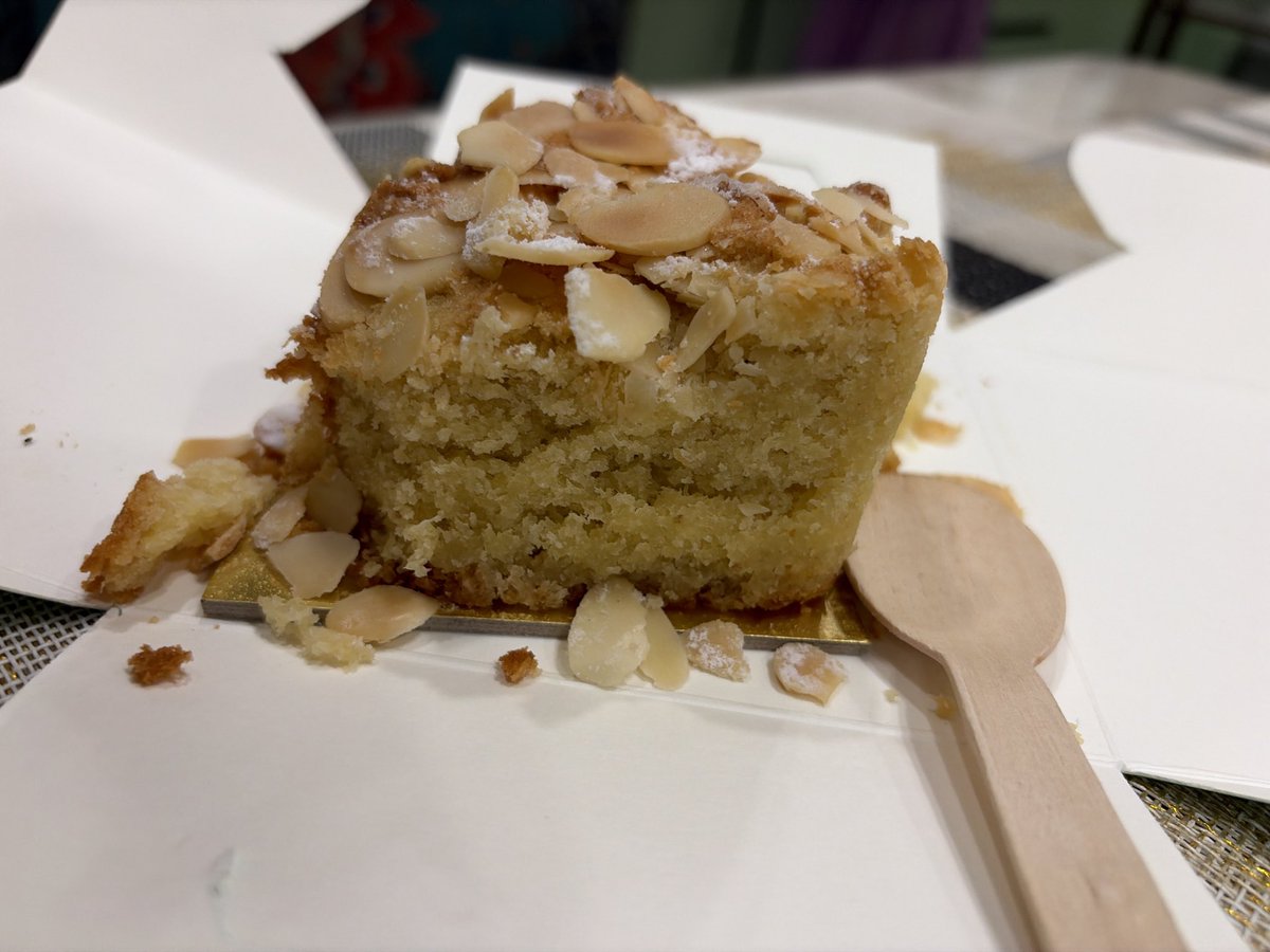 raunak113's tweet photo. Extremely disappointed with my recent order from Honey &amp; Dough via @zomato (Order #8287517653). The Vanilla Praline pastry was inedible, dry, no cream, and completely wrong flavor. To top it off, their support chat/email is currently blocked/full. @zomatocare https://t.co/HdxBLHlDIV