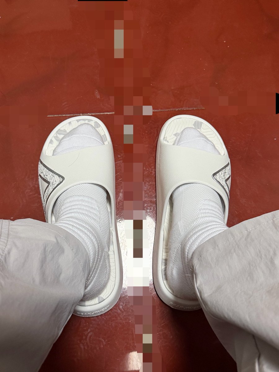 wang_yi66589's tweet photo. 嘿嘿新袜子 https://t.co/lPV1Ep3oYK