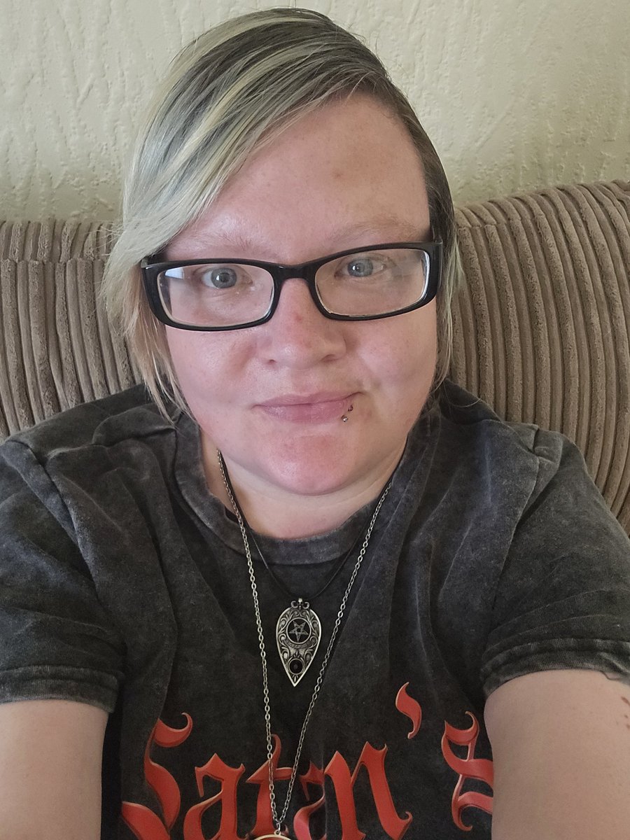 hellxmade_'s tweet photo. Too fat, too stressed. 

Anyone fancy lending me £40 so I can actually get some food in please? I literally have nothing until the 10th and I'm desperate. Will pay it back obviously ♥️ https://t.co/1xSORruNrQ