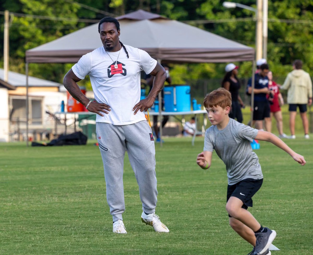 BoroRecruiting's tweet photo. Kids Camp 2026 ✅

Appreciate @AlabamaFTBL greats @starbo06 @zay_social Reuben Foster &amp; the entire Bama Reps team for putting on a great kids camp in #TheBoro yesterday!

Until next year 🫡 

#WTD | #RecruitTheBoro https://t.co/2KaUvvCetc