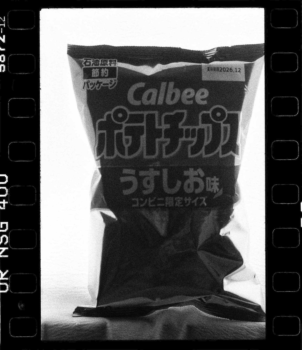 OA_pics's tweet photo. カルビーポテトチップスの白黒パッケージを、モノクロフィルムで撮影する。
A photograph of Calbee potato chips packaging—featuring a black-and-white design—shot on black-and-white film.

Leica M4 / Summicron M 90mm F2 (2nd) / Oriental New Seagull 400 https://t.co/gFtrSL4Il4
