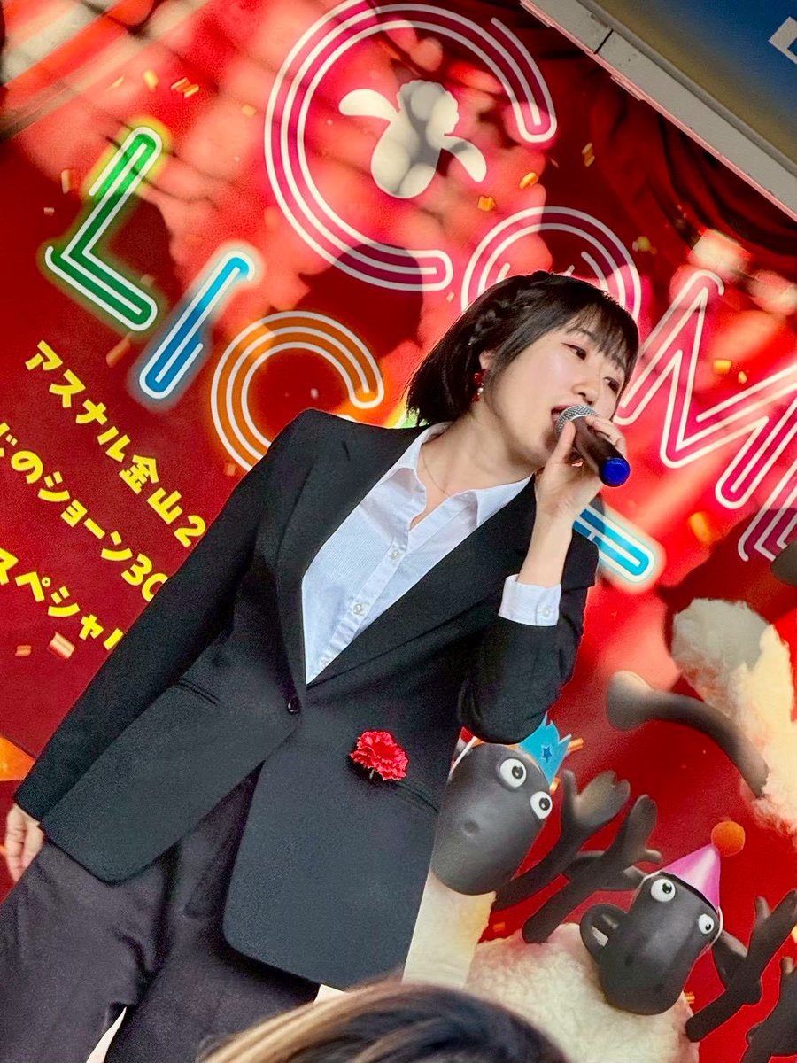 B_b_b_bug's tweet photo. 🎤メンバー紹介🎤⑥

最後は…くも！(1st・2nd)
inspiritual voices OG

B'3はこの人がいるおかげで動いているといっても過言ではない！リーダー的存在𖤐 ̖́-
しっかりするところはしっかりしているけれど、ほどよくおちゃらけ担当💭

B’3を引っ張る彼女の活躍を、ぜひご覧ください✨ https://t.co/Au9drjHvff