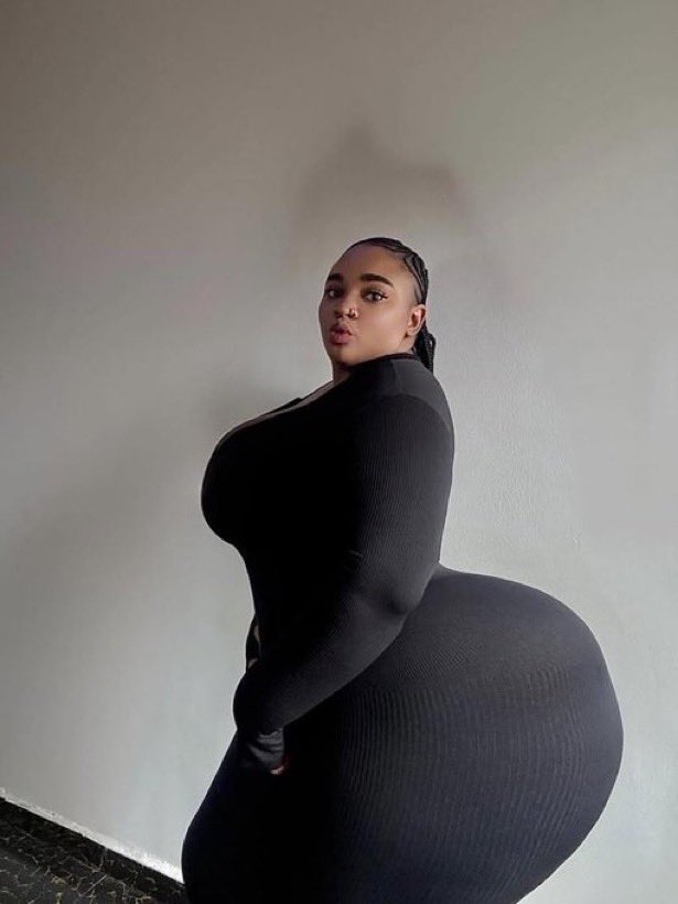 MissFawzia_'s tweet photo. Is she thick or fat ? https://t.co/x6DqS9DL4m