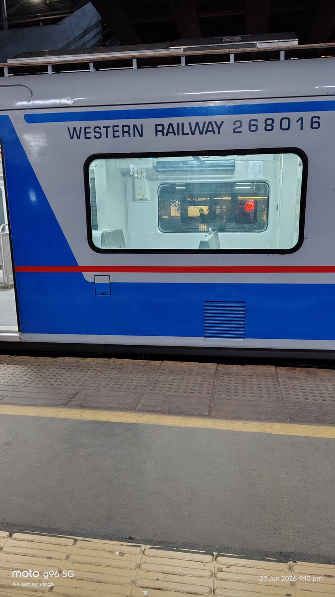 age959403's tweet photo. मुंबई AC Local🚩💘 TRAIN AMZING View #27giugno2026 #viralvídeo #tending @drmhowrah @Central_Railway @rpfwr1 @WesternRly @jsktravelogue @Central_Railway @SuvenduWB @AshwiniVaishnaw @IRFactCheck https://t.co/vjru9MpbRo