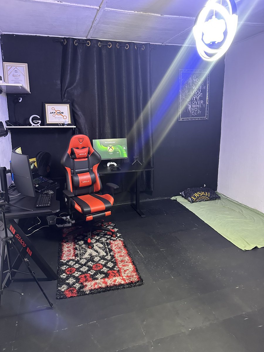 IYAMYOUNGJAY1's tweet photo. Show me your newest setup pic.

I'll go first… https://t.co/VAIT7DaZfD