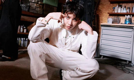 AboutMusicYT's tweet photo. 4 years ago today, J-Hope released More. Rate it from 1 to 10. https://t.co/SXVFM1MFkI
