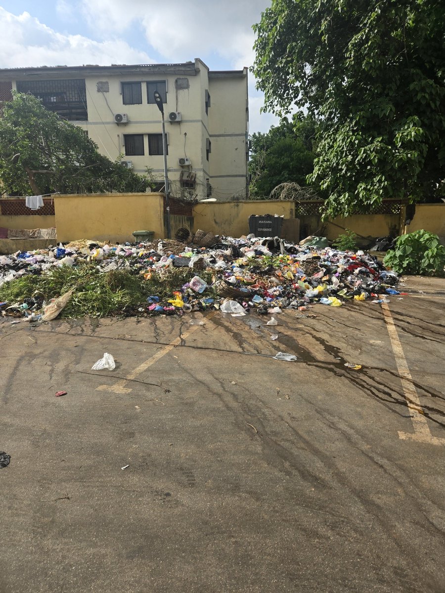 ArewaYouths's tweet photo. @FctaAepb 
@FCT
@GovWike
@abba2g

Urgent Environmental Hazard – FHA Maitama
There is an active environmental hazard in the heart of Maitama for over 2 months. It is an eyesore and poses a public health threat, with potential for outbreaks of cholera, hantavirus, and Ebola. https://t.co/kXmod8ZZcd