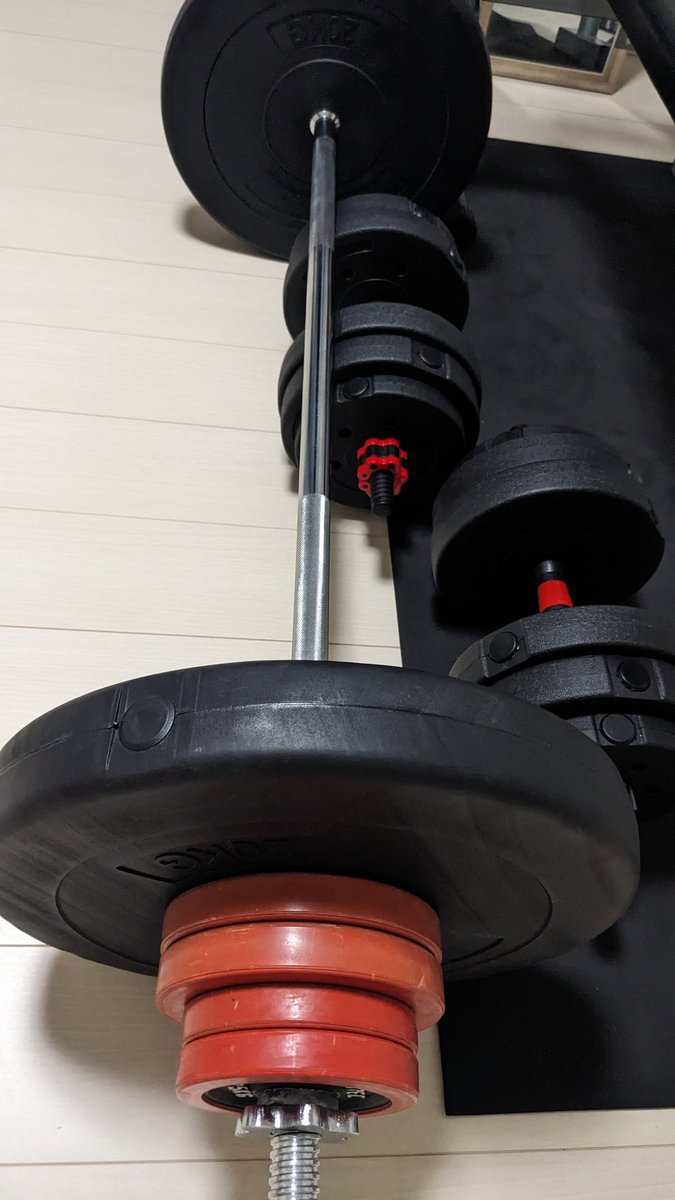 cranesansan's tweet photo. クレゲ筋鍛える為の深夜のウェイト、ベンチも65kg上がるようになって目標の体重超えいけそうで歓喜 https://t.co/3VCt6H4Gp2