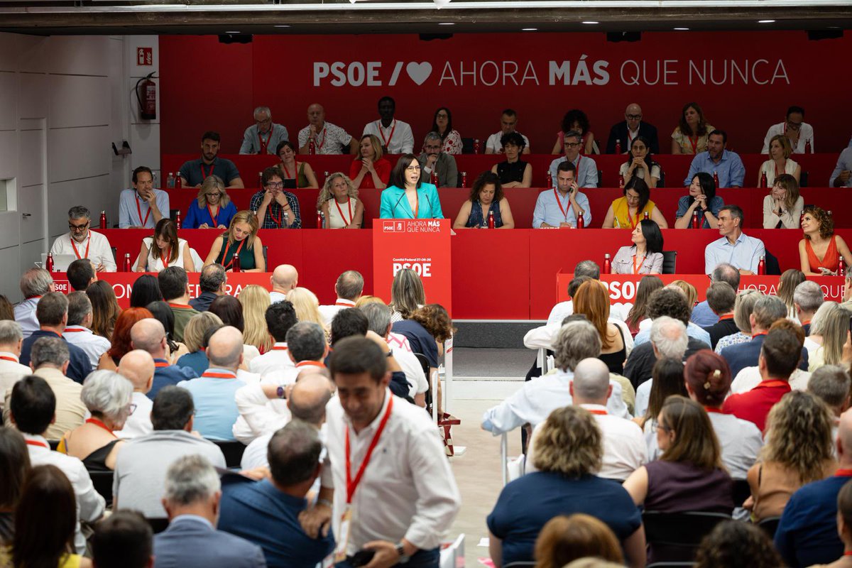 vicentmascarell's tweet photo. Unir, obrir i liderar. Per recuperar el que importa @DianaMorantR es postula per se la candidata del @SocialistesVal  a la Presidència de la Generalitat https://t.co/OkGGdeW9g3