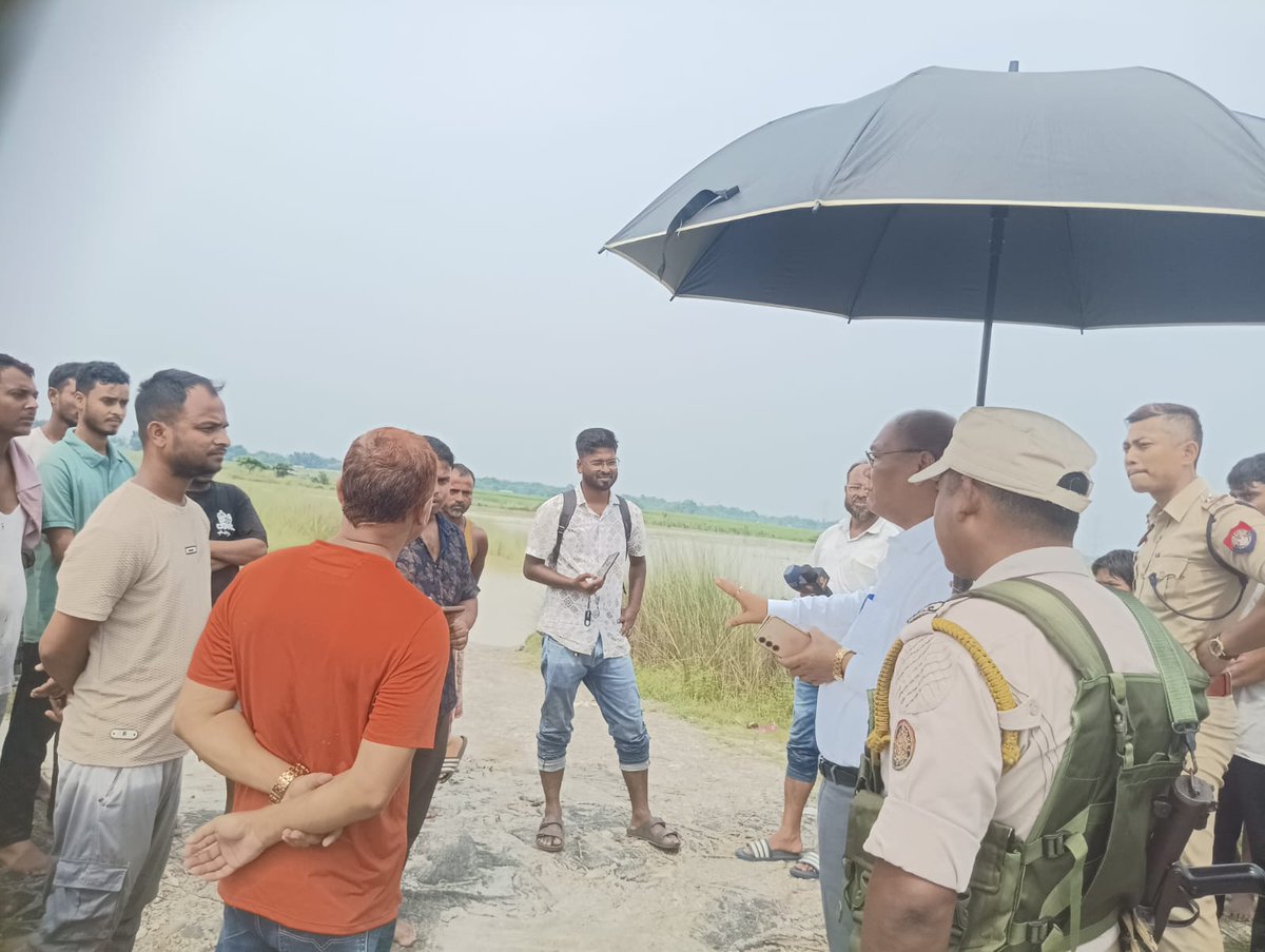 ChirangDc's tweet photo. The District Commissioner of Chirang, Shri Gakul Chandra Brahma, visited the flood-hit Nepalpara village, reviewed the situation, and directed officials to provide immediate relief and medical services to the affected residents. https://t.co/KXNXrFQ8rL