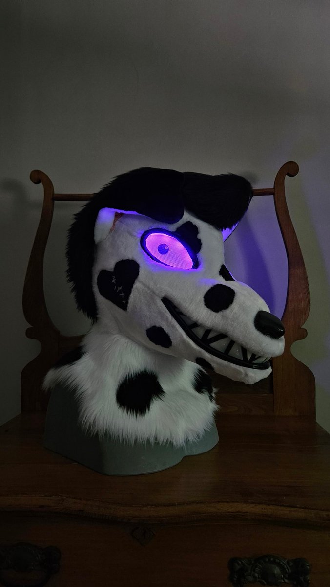 gearworksgoods's tweet photo. Fun fact I made the suit before having any references. Here's some neat features, I was really proud of the nose! https://t.co/mWFlcyNKjm