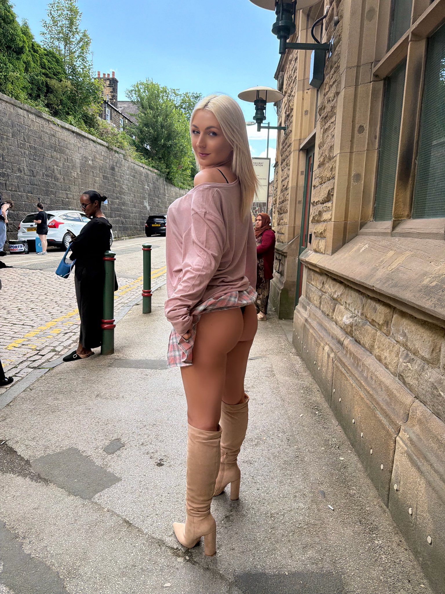 2 pic. Do you think I’m cute?🥹 https://t.co/mHvOUIv0EL