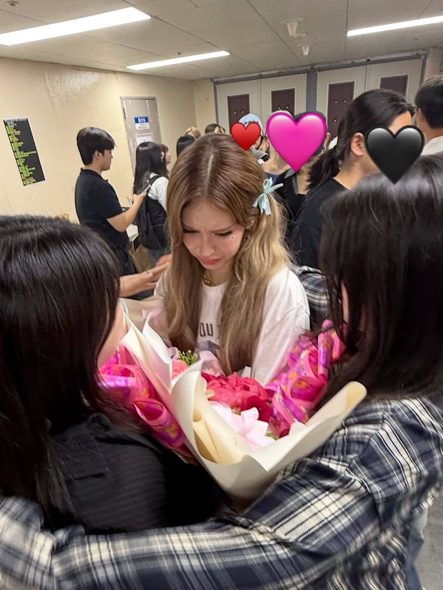 somibase's tweet photo. [260628] instagram update 🐰📷 

photo 1: suddenly 

photo 2: This outfit was def worn worn

photo 3: 🥹

photo 4: 🌹

#JEONSOMI #전소미 #아이오아이 https://t.co/MqoV5vis7X
