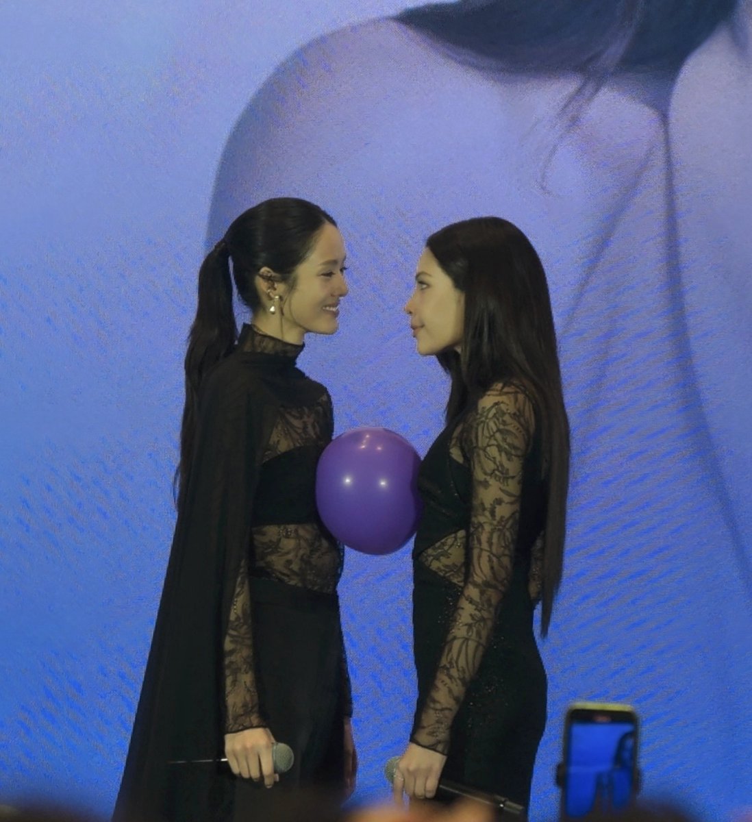 acbglz's tweet photo. The chemistry is always chemistrying 

#ลูกหมีซอนญ่า #LMSY https://t.co/gzUU2GGacH