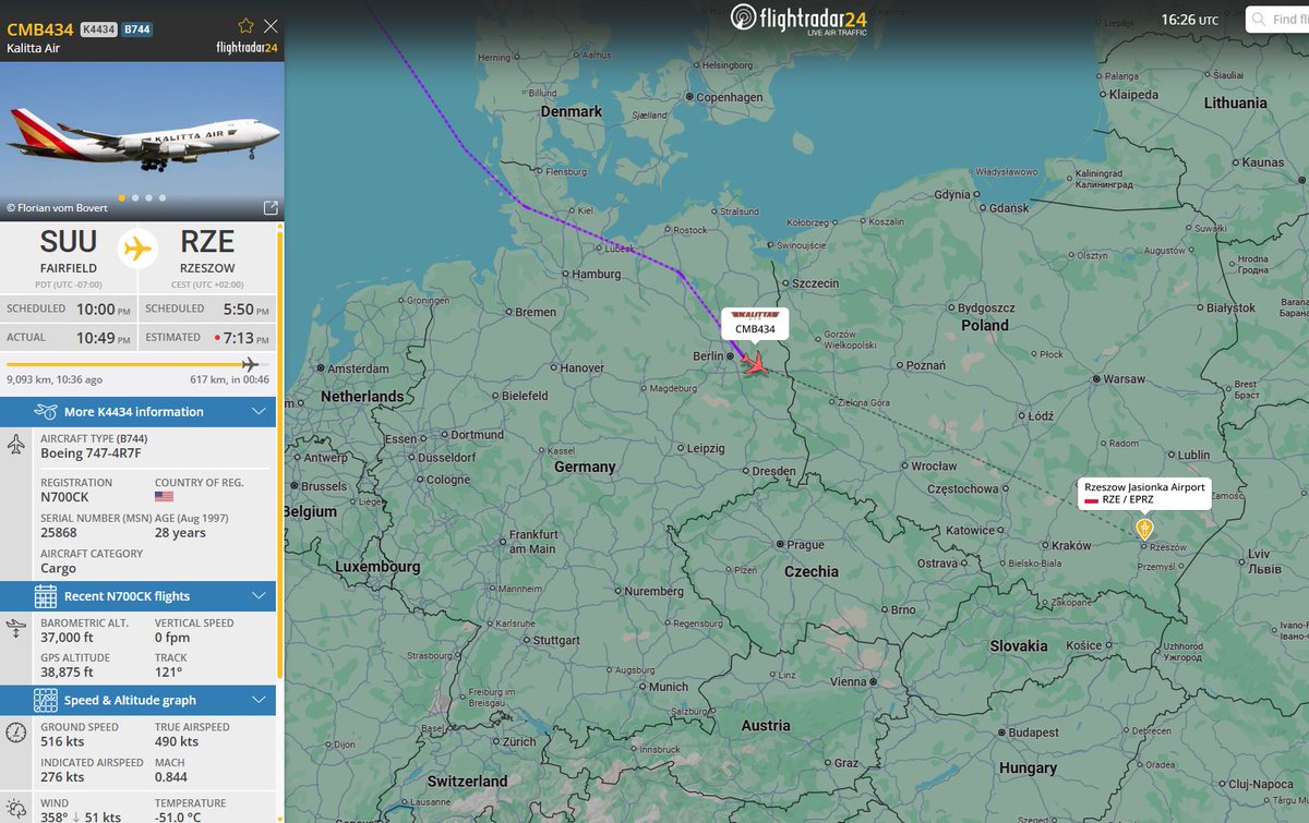 PolishMilRadar's tweet photo. 📅 27.06 🕣 18:27LT - 🇺🇸✈️ Drugi dziś 747 w drodze do Rzeszowa 🇵🇱
🇺🇸 Kalitta Air (na zlecenie Dowództwa Transportu Sił Zbrojnych USA #USTRANSCOM)
✈️ Boeing 747-4R7F | Reg: "N700CK"
🛫 Baza Lotnicza Travis #KSUU | Stany Zjednoczone 🇺🇸
🛬 Port Lotniczy Rzeszów Jasionka #EPRZ 🇵🇱
#CMB434 leci na FL370 (11 278 metrów)
🔗 https://t.co/vs4eHJZw0U
#POLMILRADAR