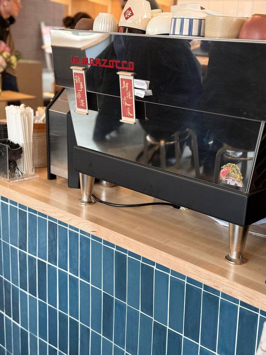 zNick7's tweet photo. This offline coffee shop in Seattle just opened recently. I visit this place often. https://t.co/XF0SFgpHLT