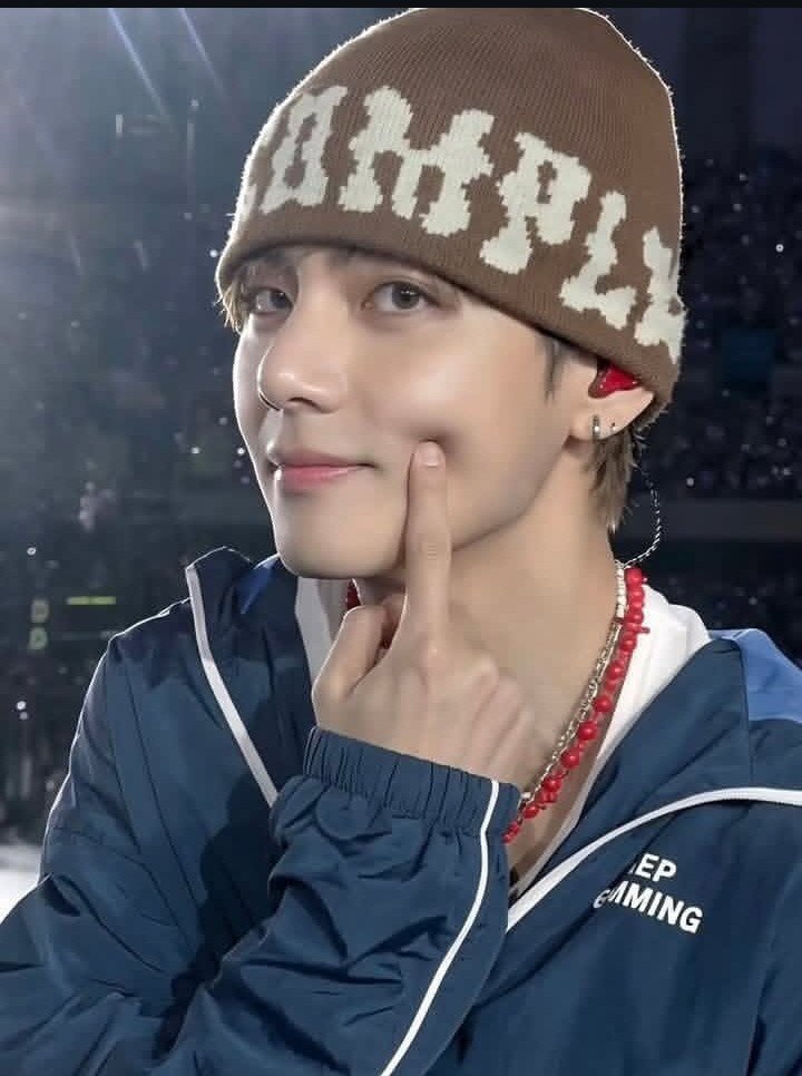 thv_thv95_'s tweet photo. Kiss me 😘❤️‍🔥 https://t.co/sGvW607MJB
